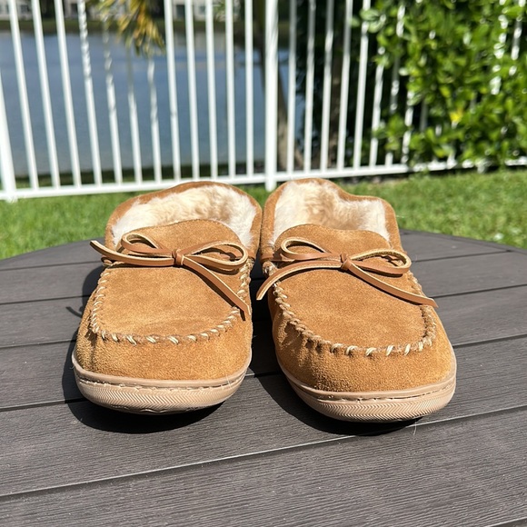 MY SLIPPERS BY MY PILLOW MOCCASIN STYLE SUEDE LEATHER SLIPPERS SIZE 9 - Picture 2 of 8